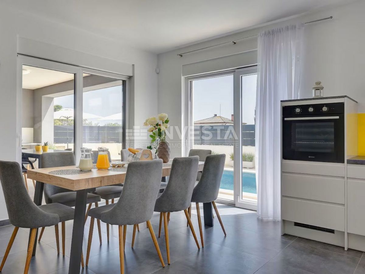 Casa indipendente di nuova costruzione con piscina nei dintorni di Pola