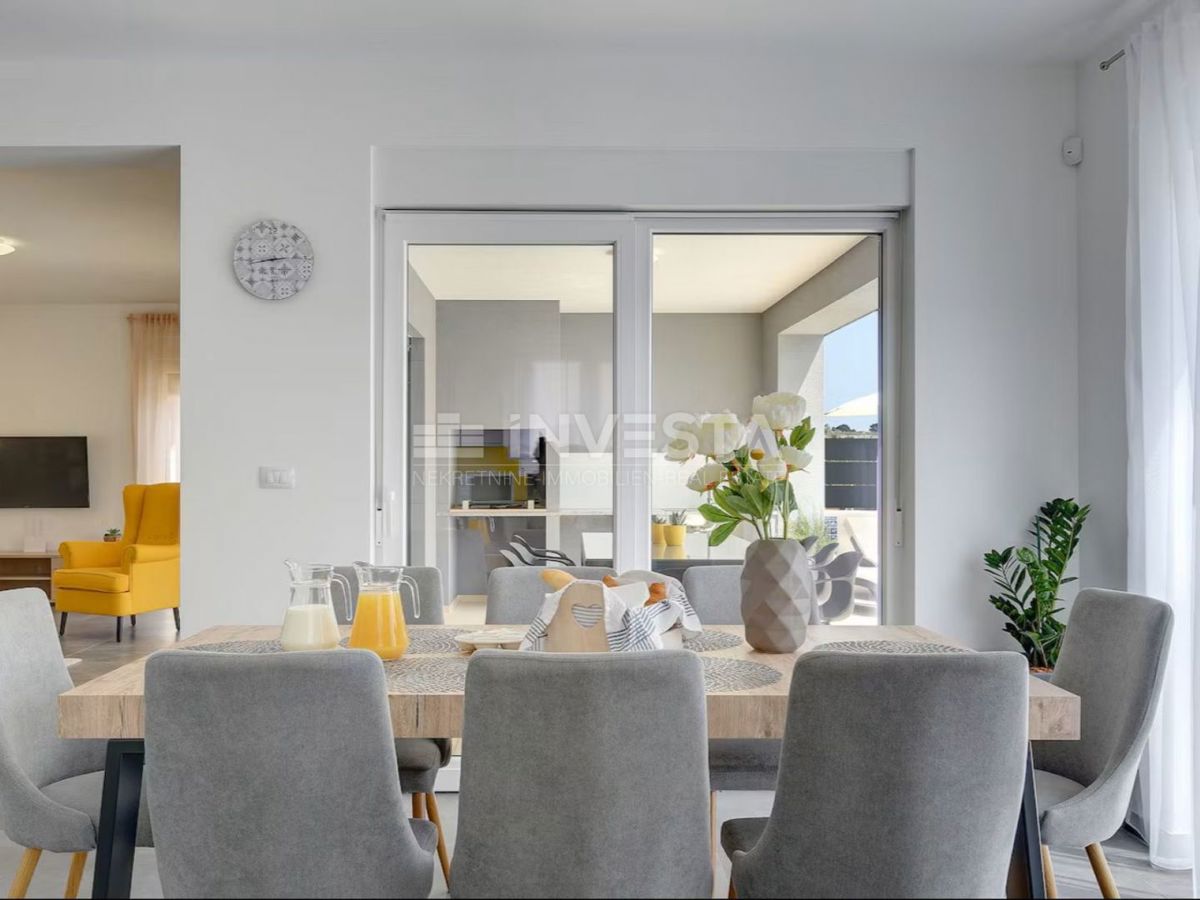 Casa indipendente di nuova costruzione con piscina nei dintorni di Pola