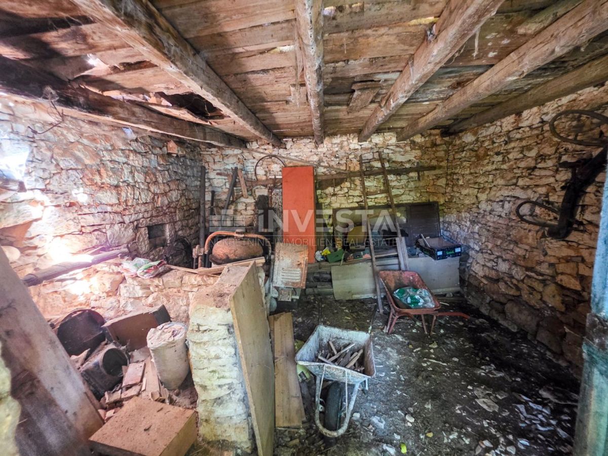 Zona di Vodnjan, autentica casa in pietra istriana con cortile