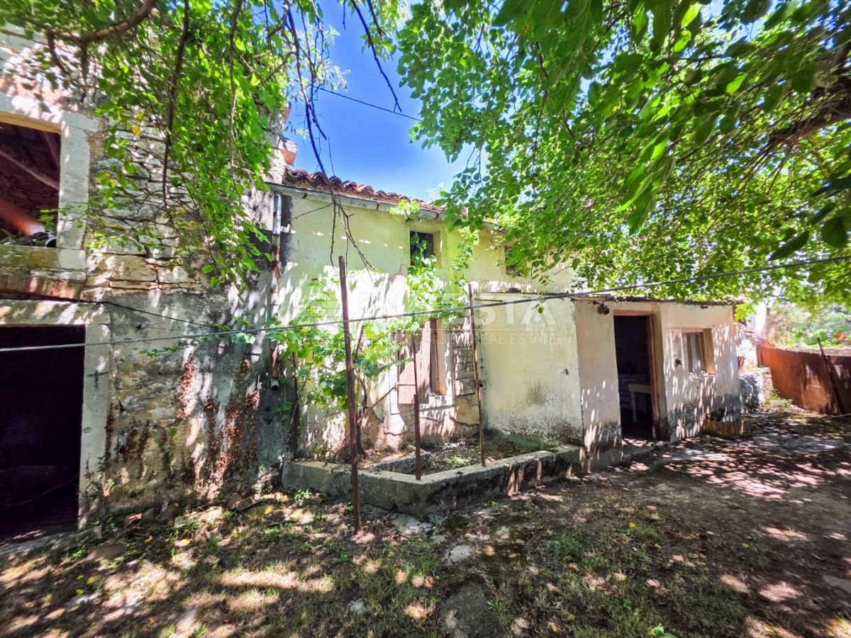 Zona di Vodnjan, autentica casa in pietra istriana con cortile