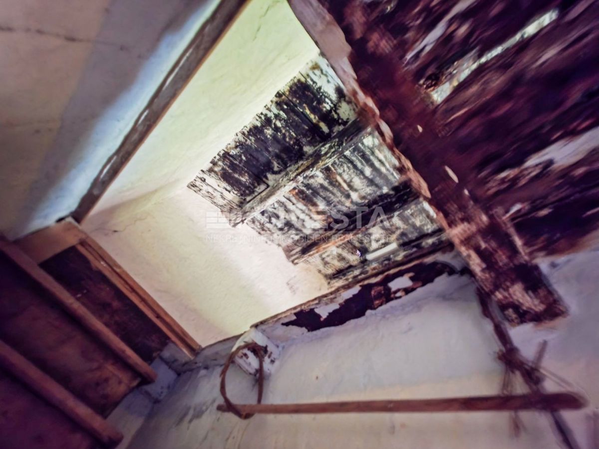 Zona di Vodnjan, autentica casa in pietra istriana con cortile