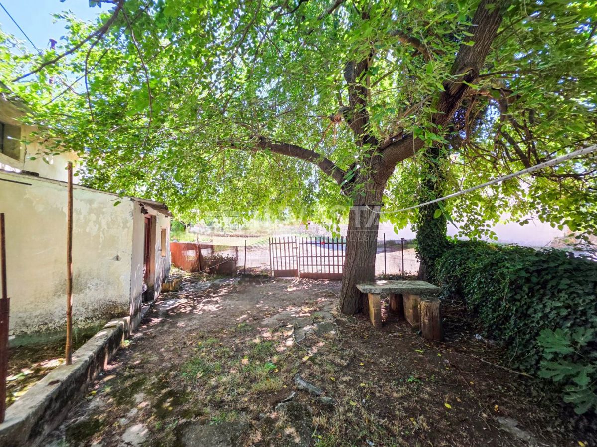 Zona di Vodnjan, autentica casa in pietra istriana con cortile