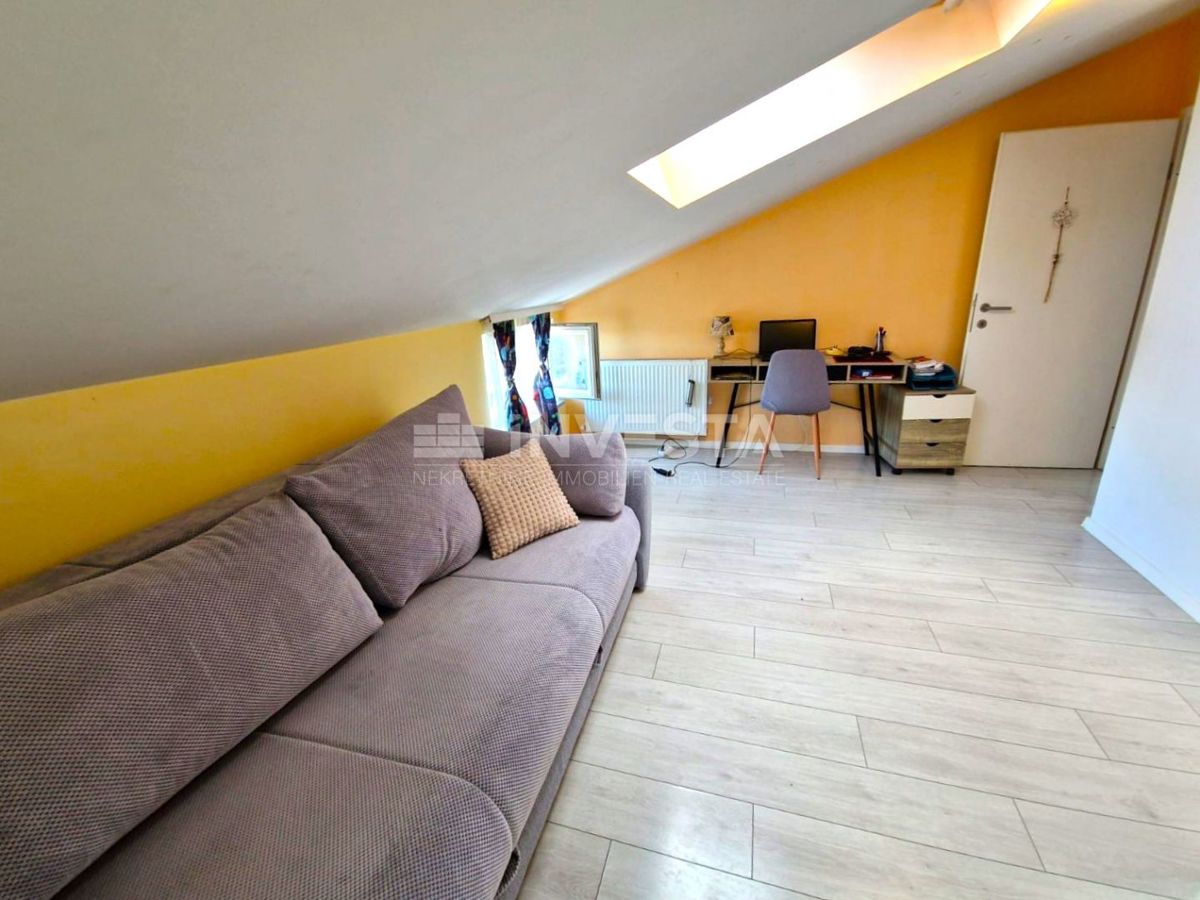 Appartamento – 3 camere da letto, 2 bagni, parcheggio, certificato di agibilità, ascensore