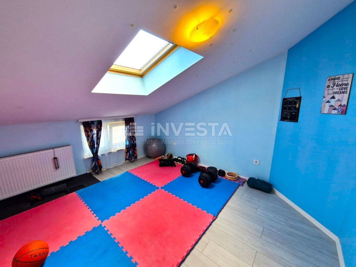 Appartamento – 3 camere da letto, 2 bagni, parcheggio, certificato di agibilità, ascensore