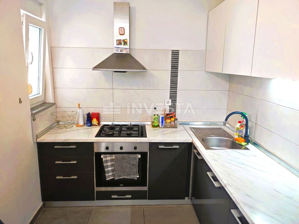 Appartamento – 3 camere da letto, 2 bagni, parcheggio, certificato di agibilità, ascensore