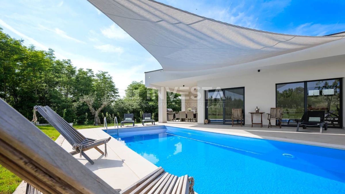 Villa moderna con piscina e privacy – vicino a Rovigno