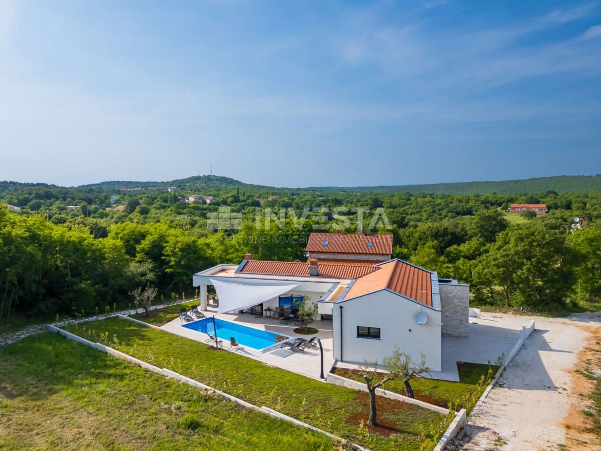 Villa moderna con piscina e privacy – vicino a Rovigno