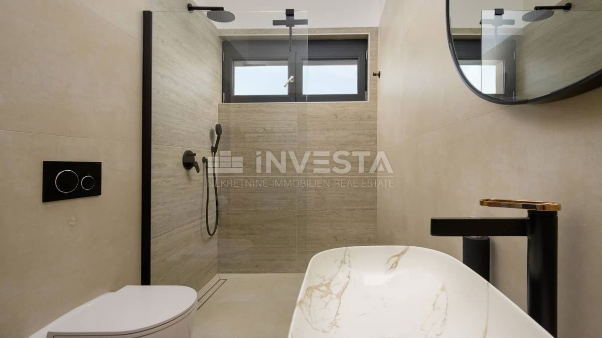 Villa moderna con piscina e privacy – vicino a Rovigno