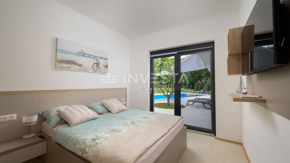 Villa moderna con piscina e privacy – vicino a Rovigno