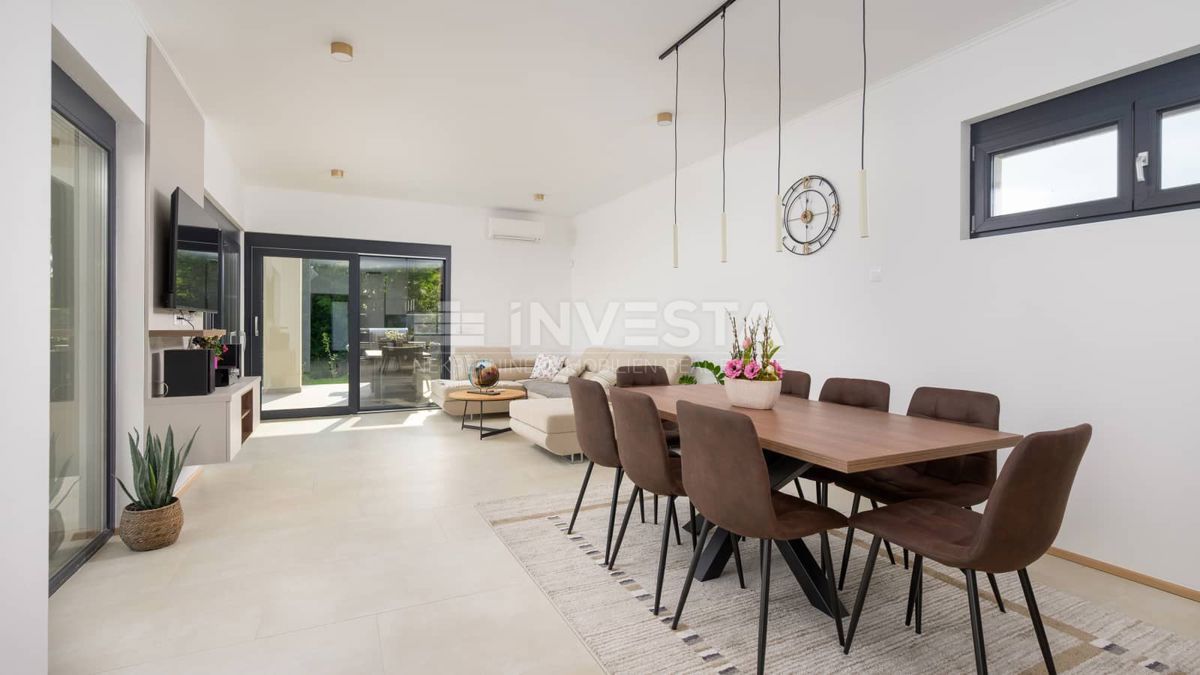 Villa moderna con piscina e privacy – vicino a Rovigno