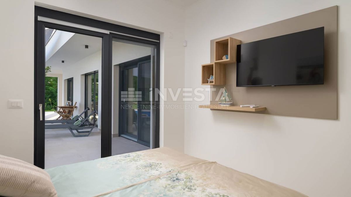 Villa moderna con piscina e privacy – vicino a Rovigno