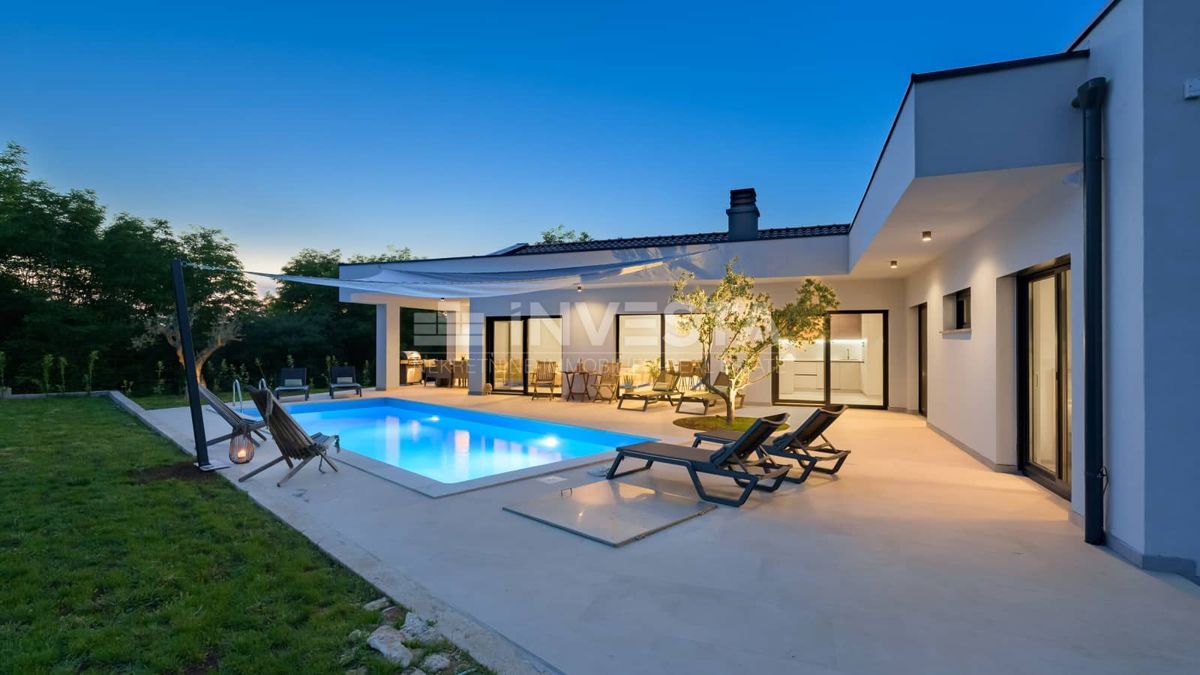 Villa moderna con piscina e privacy – vicino a Rovigno