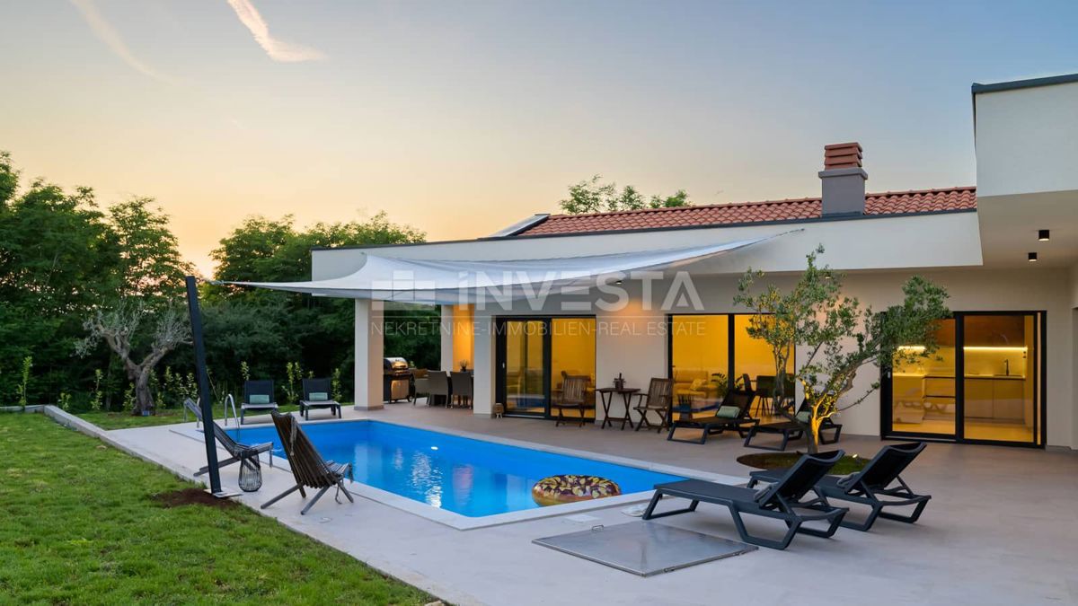 Villa moderna con piscina e privacy – vicino a Rovigno