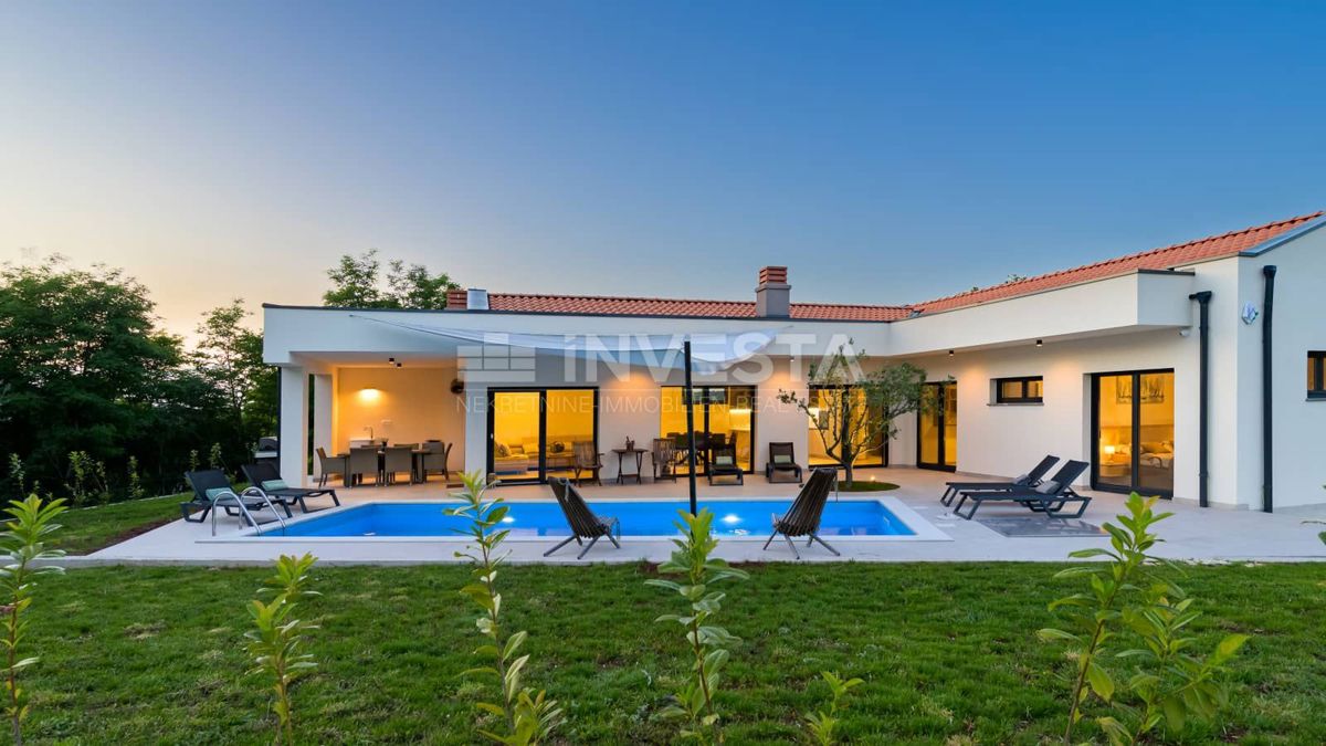 Villa moderna con piscina e privacy – vicino a Rovigno