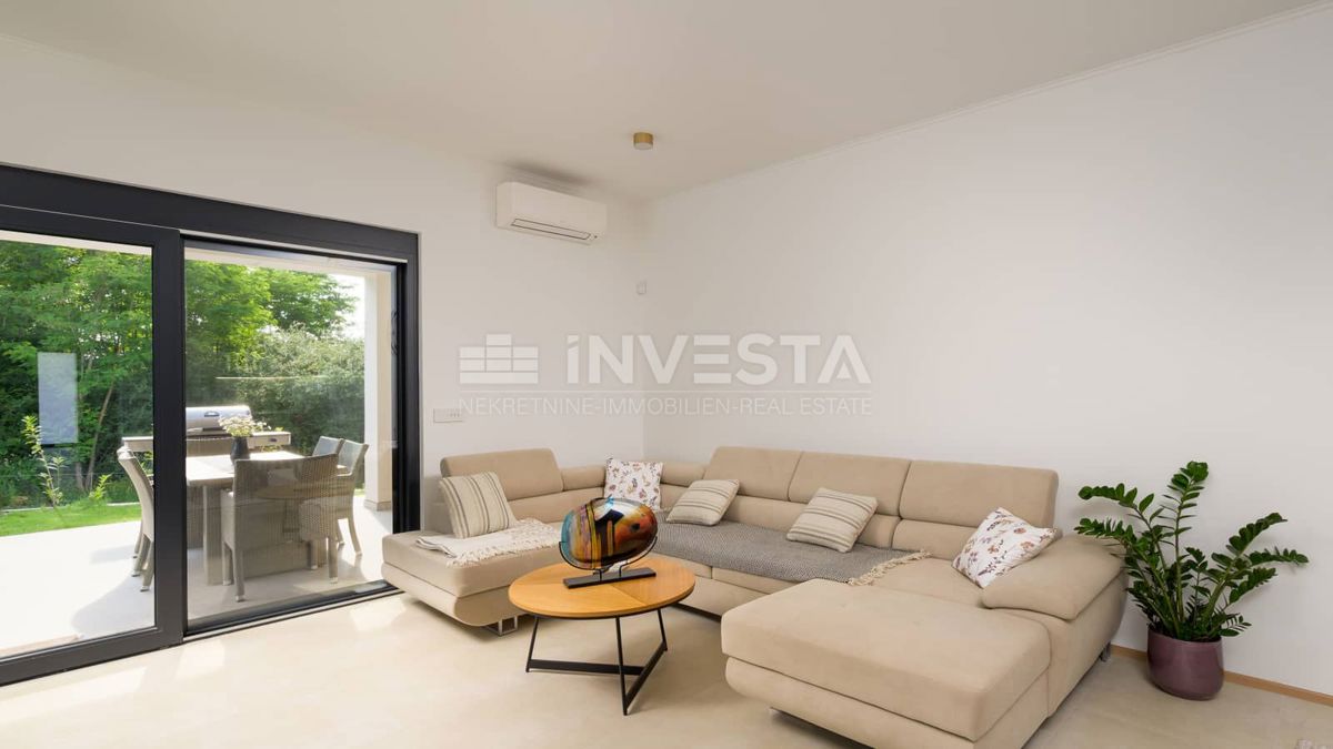 Villa moderna con piscina e privacy – vicino a Rovigno