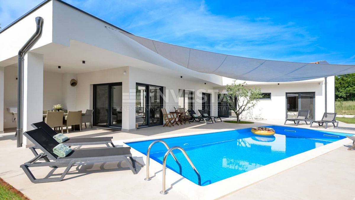 Villa moderna con piscina e privacy – vicino a Rovigno
