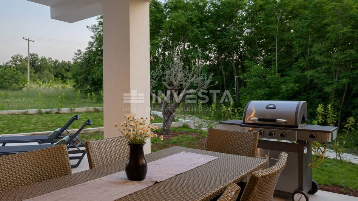 Villa moderna con piscina e privacy – vicino a Rovigno