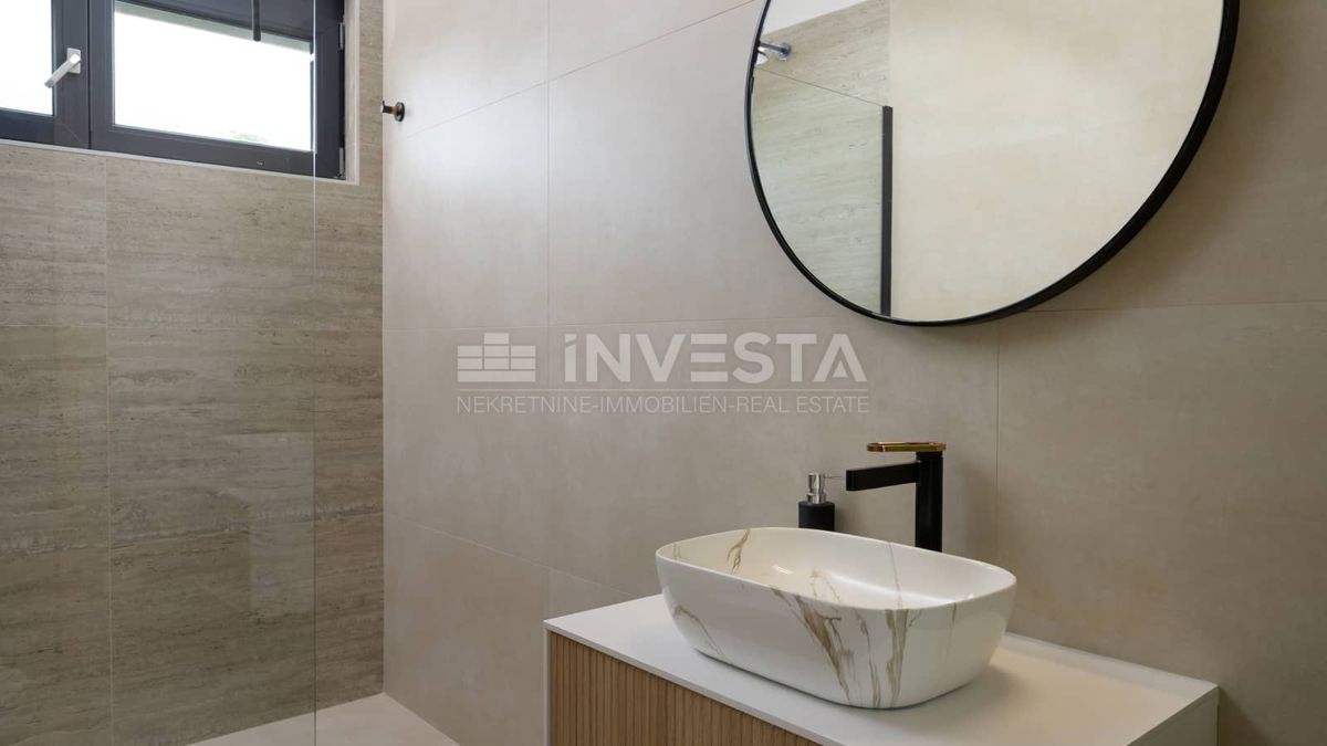 Villa moderna con piscina e privacy – vicino a Rovigno