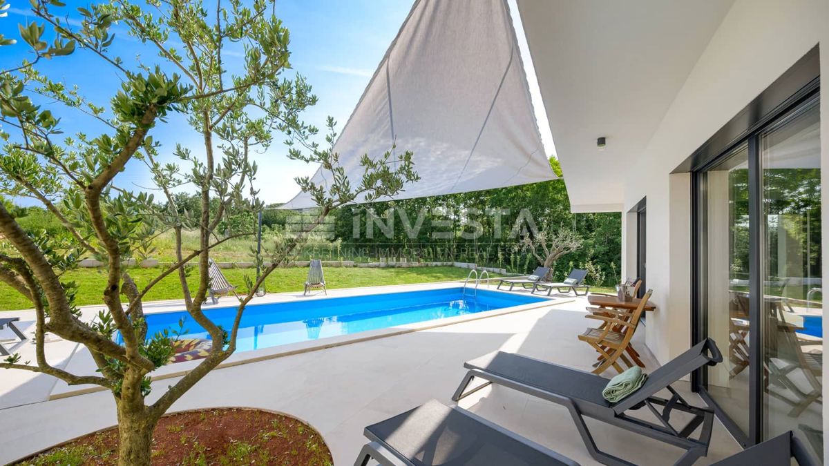 Villa moderna con piscina e privacy – vicino a Rovigno