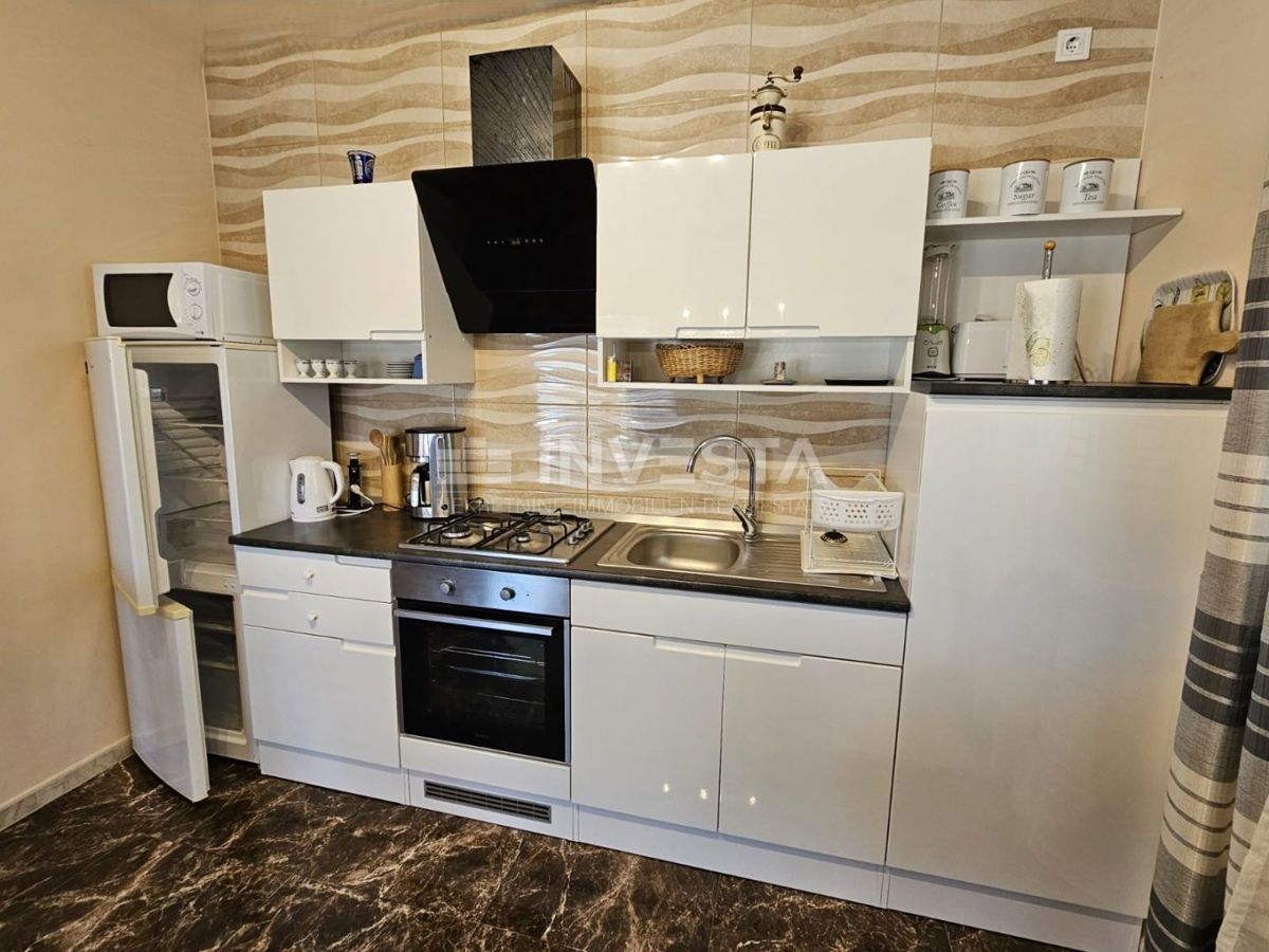 Fažana, casa con due appartamenti separati, vicino al centro e alle spiagge