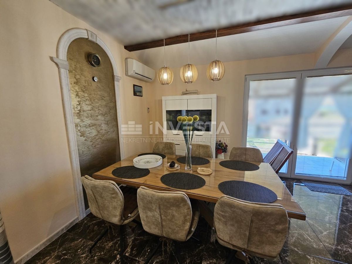 Fažana, casa con due appartamenti separati, vicino al centro e alle spiagge