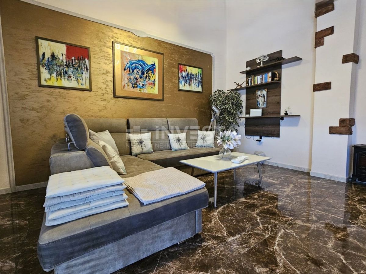 Fažana, casa con due appartamenti separati, vicino al centro e alle spiagge