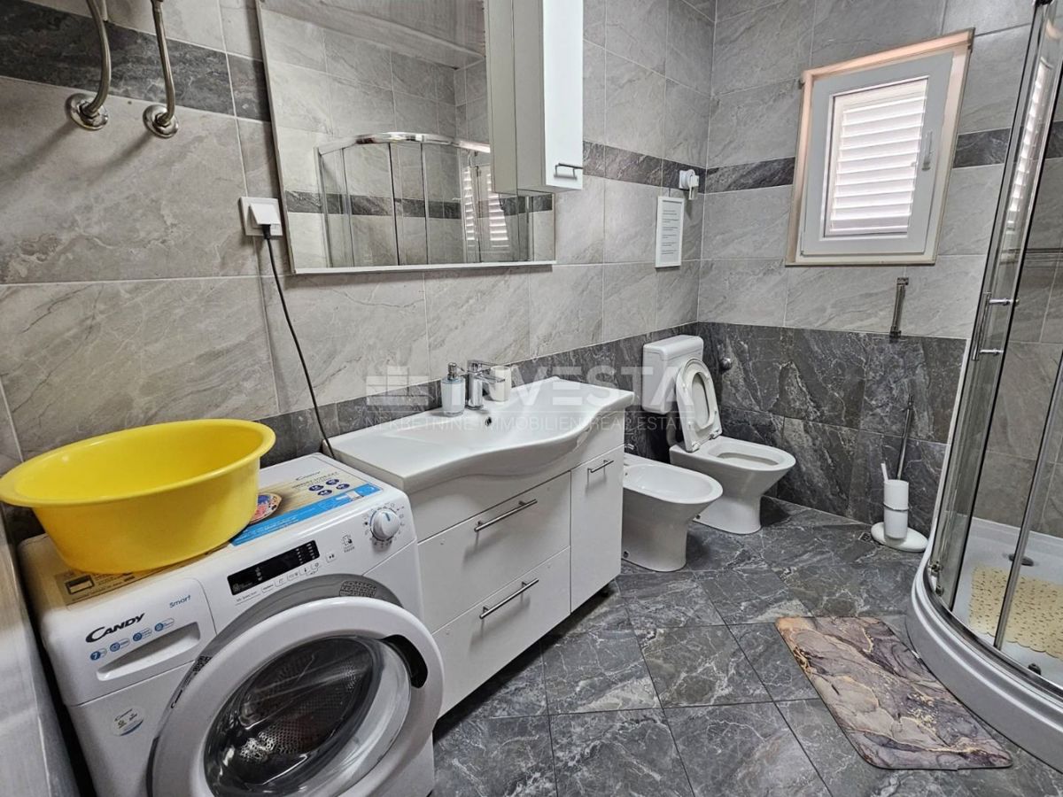 Fažana, casa con due appartamenti separati, vicino al centro e alle spiagge