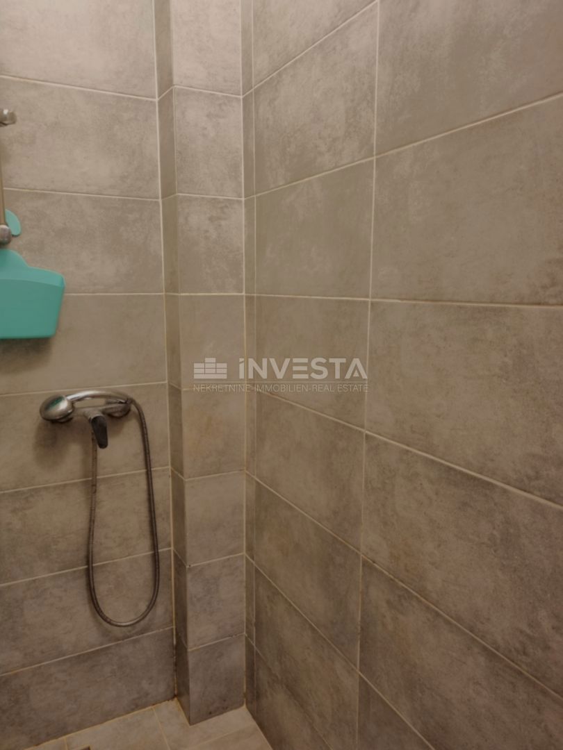 Pola, centro storico – casa con 3 appartamenti + locale commerciale, vista mare