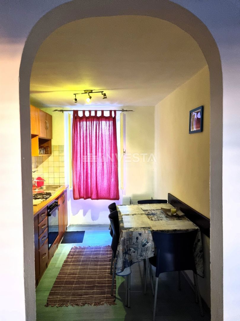 Pola, centro storico – casa con 3 appartamenti + locale commerciale, vista mare