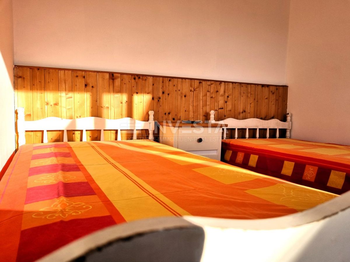 Pola, centro storico – casa con 3 appartamenti + locale commerciale, vista mare