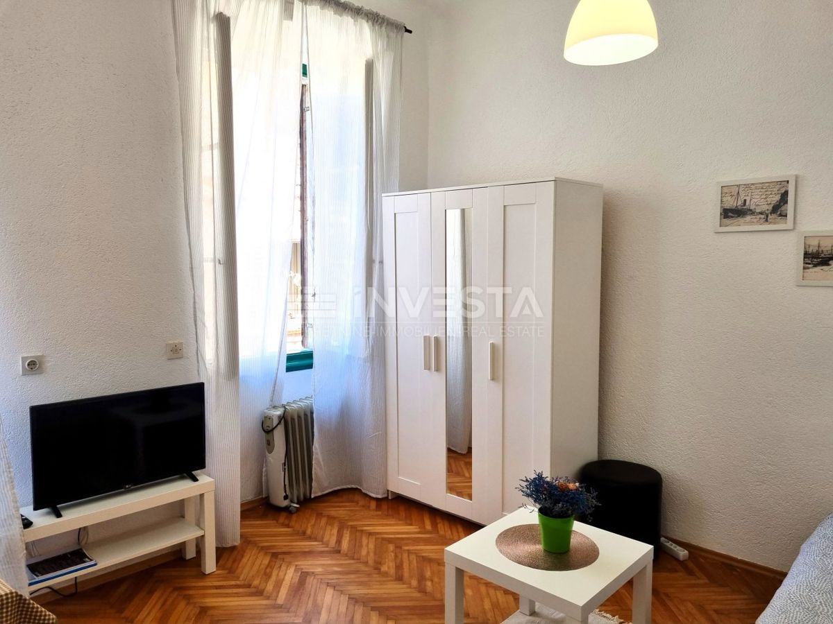 Pola, centro storico – casa con 3 appartamenti + locale commerciale, vista mare