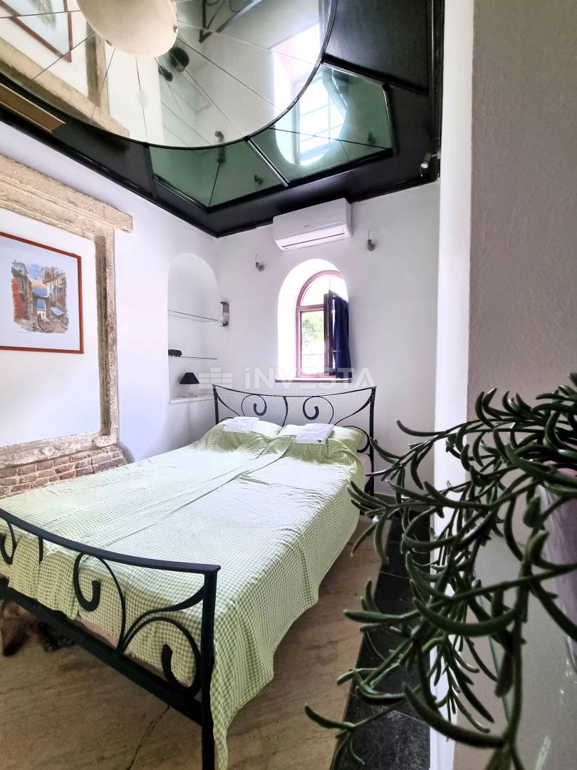 Pola, centro storico – casa con 3 appartamenti + locale commerciale, vista mare