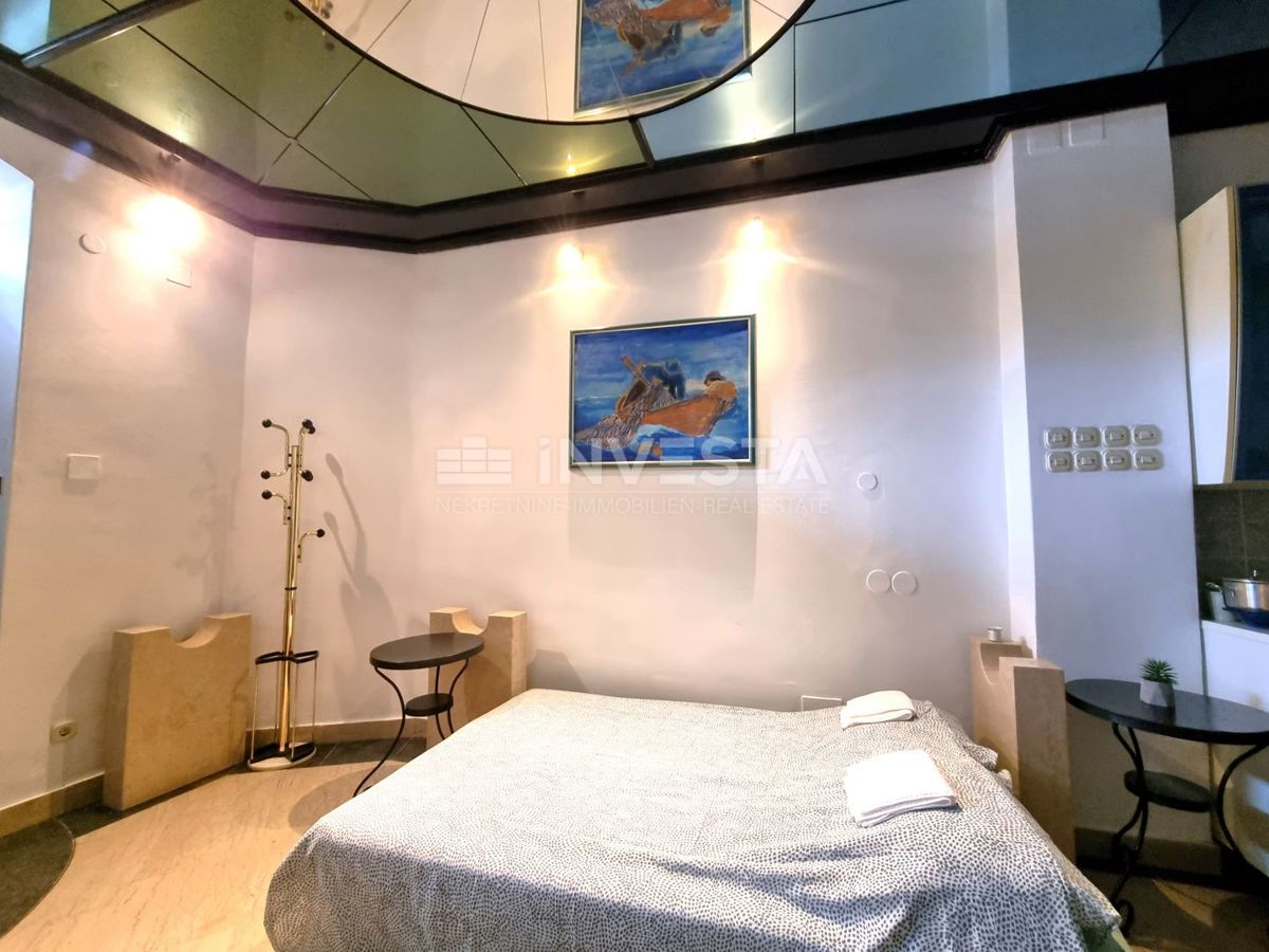 Pola, centro storico – casa con 3 appartamenti + locale commerciale, vista mare