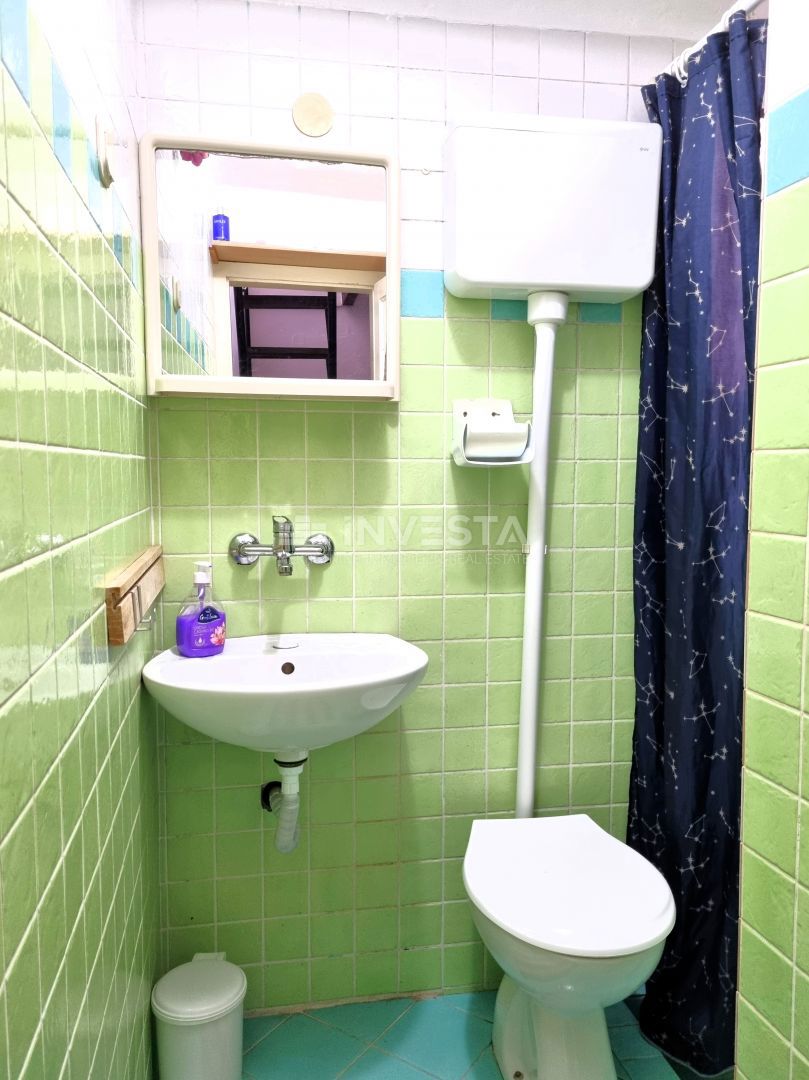 Pola, centro storico – casa con 3 appartamenti + locale commerciale, vista mare