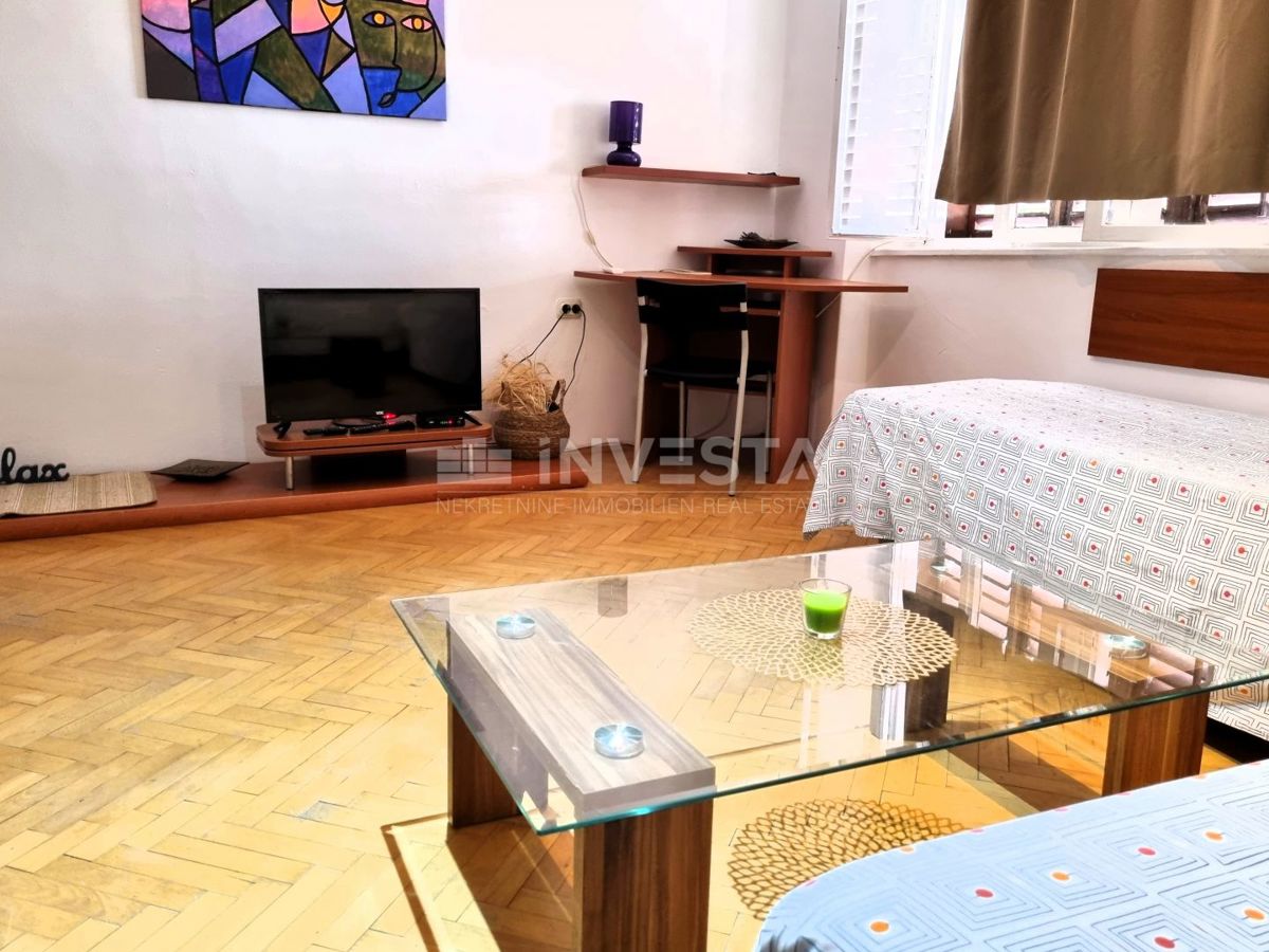 Pola, centro storico – casa con 3 appartamenti + locale commerciale, vista mare