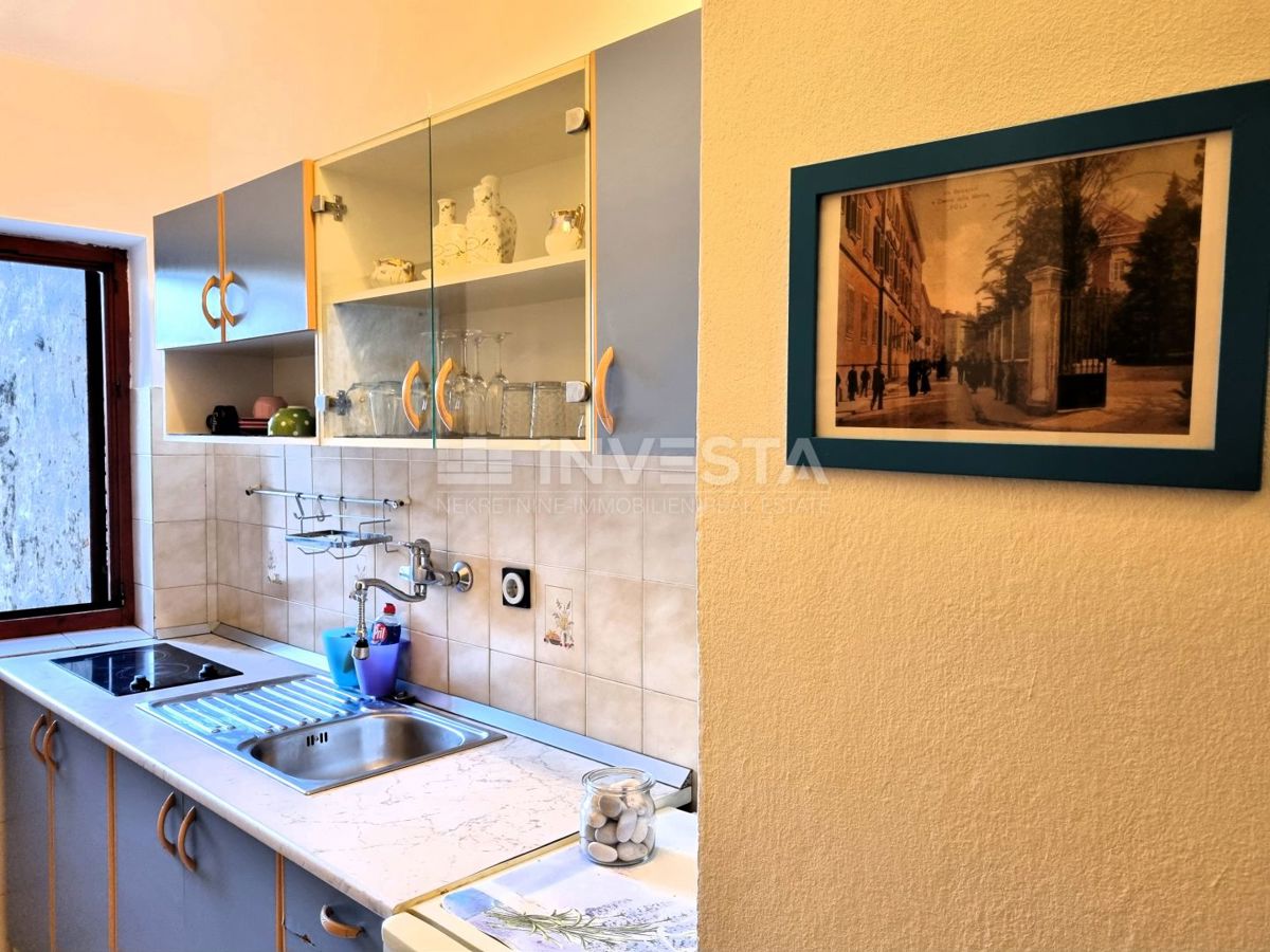 Pola, centro storico – casa con 3 appartamenti + locale commerciale, vista mare