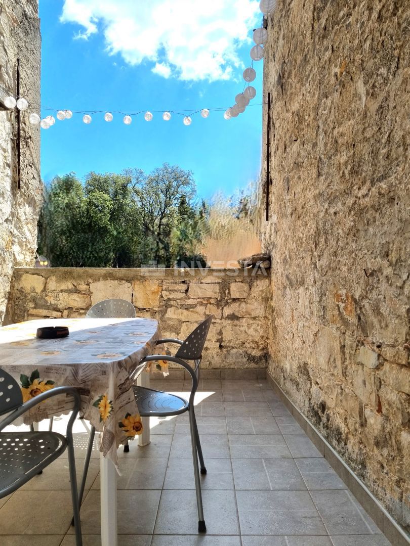 Pola, centro storico – casa con 3 appartamenti + locale commerciale, vista mare