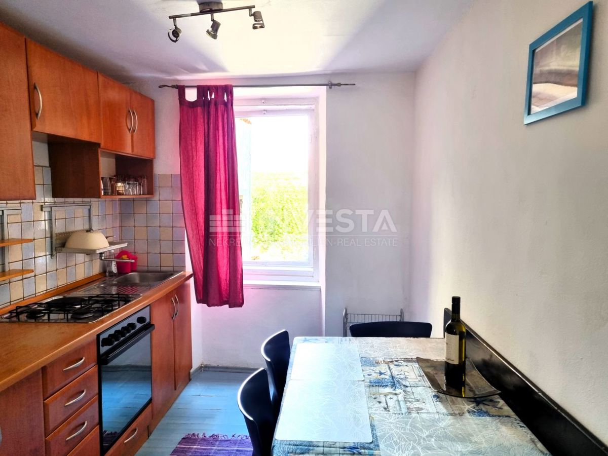 Pola, centro storico – casa con 3 appartamenti + locale commerciale, vista mare