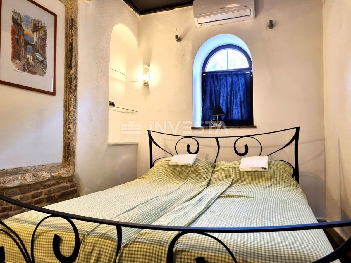 Pola, centro storico – casa con 3 appartamenti + locale commerciale, vista mare