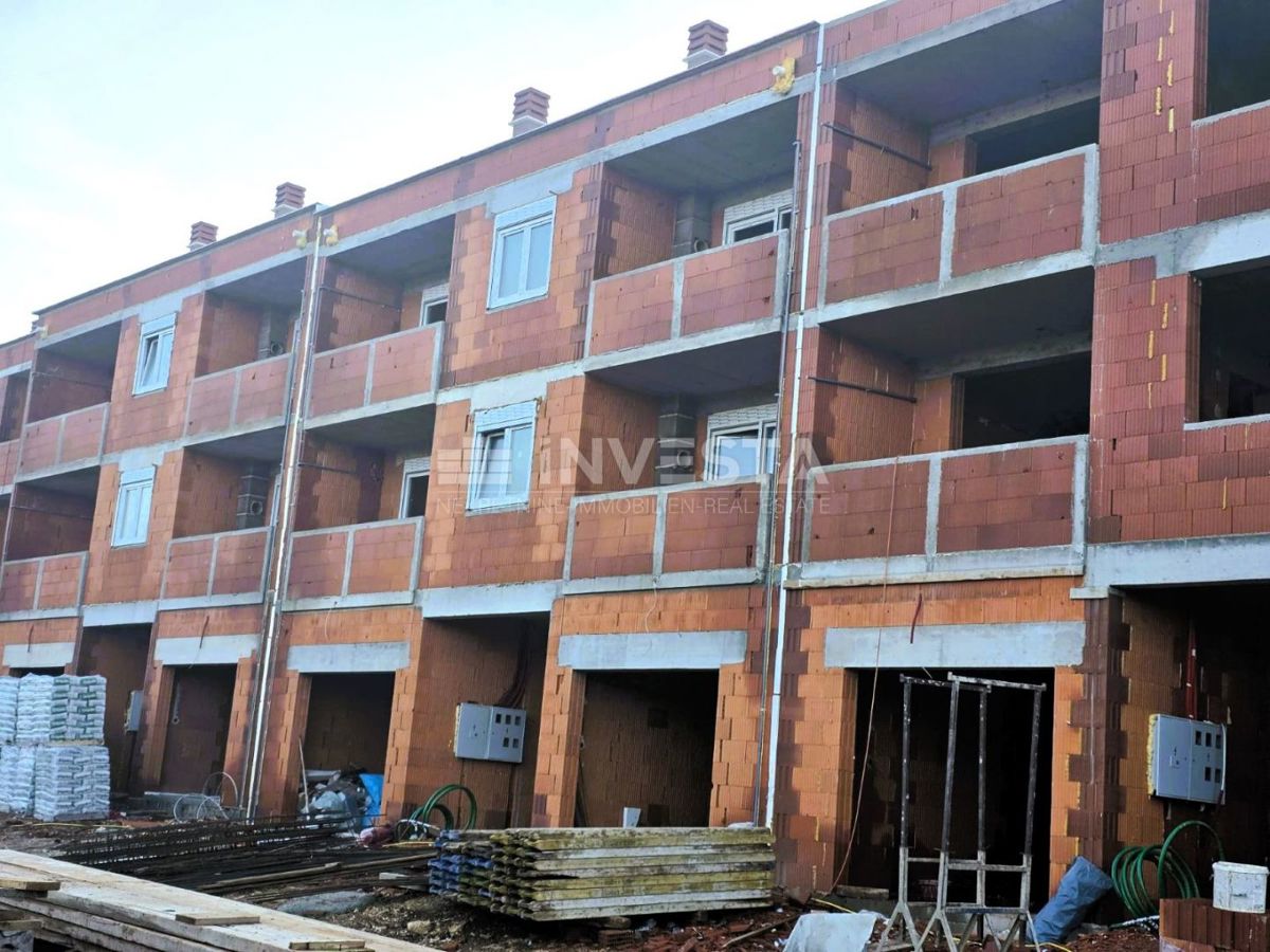 Siana – Appartamenti in costruzione, 2 camere da letto, loggia, garage