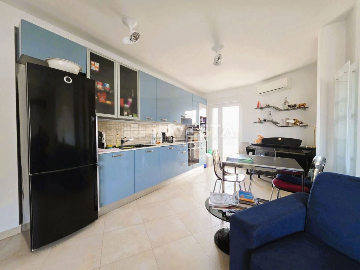 Pola – Stignano, appartamento arredato con due camere da letto, primo piano, vista mare