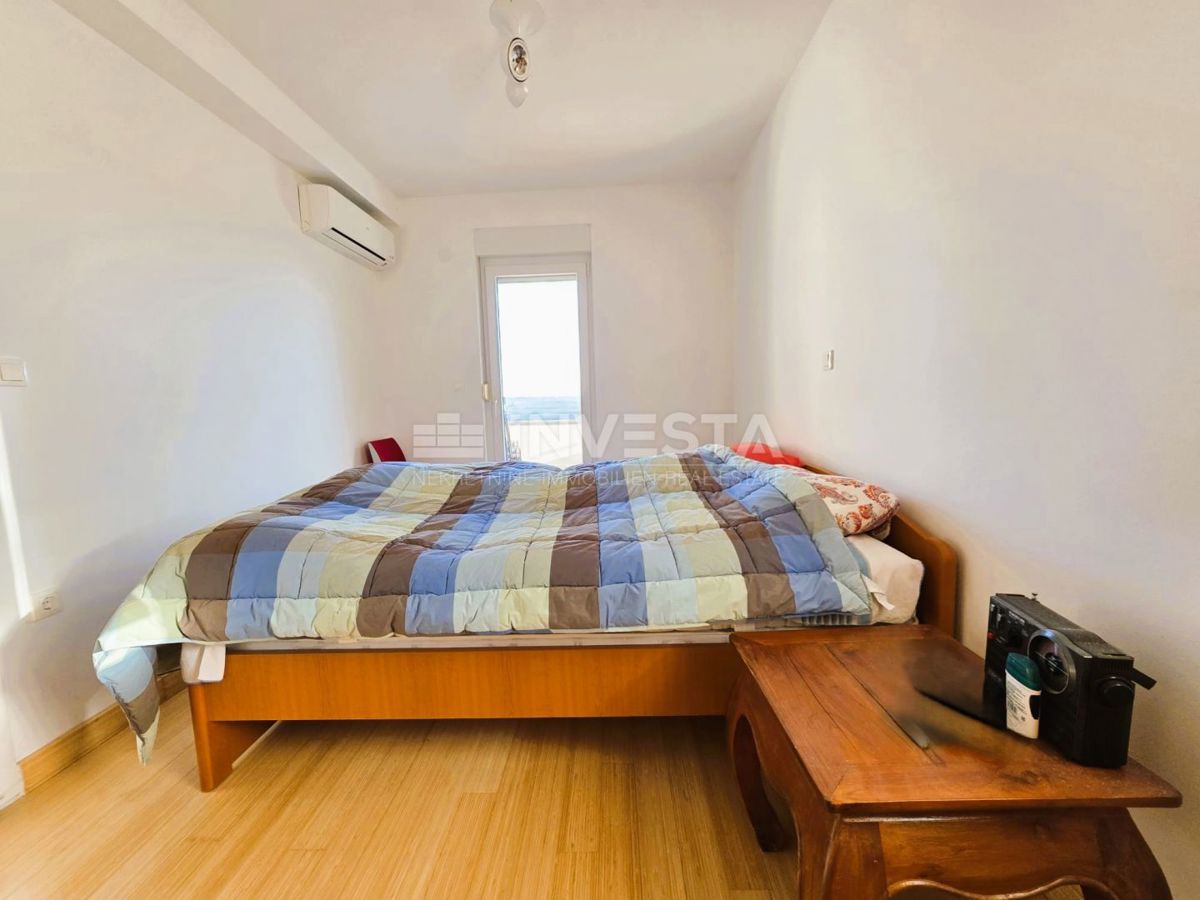 Pola – Stignano, appartamento arredato con due camere da letto, primo piano, vista mare