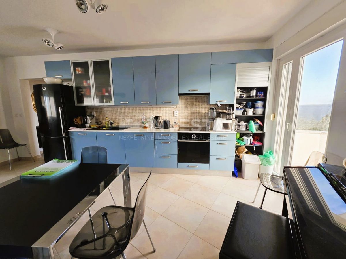 Pola – Stignano, appartamento arredato con due camere da letto, primo piano, vista mare