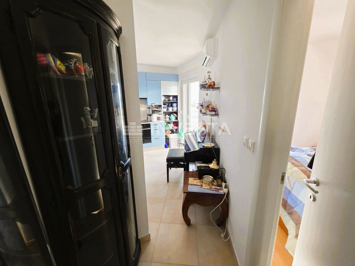 Pola – Stignano, appartamento arredato con due camere da letto, primo piano, vista mare