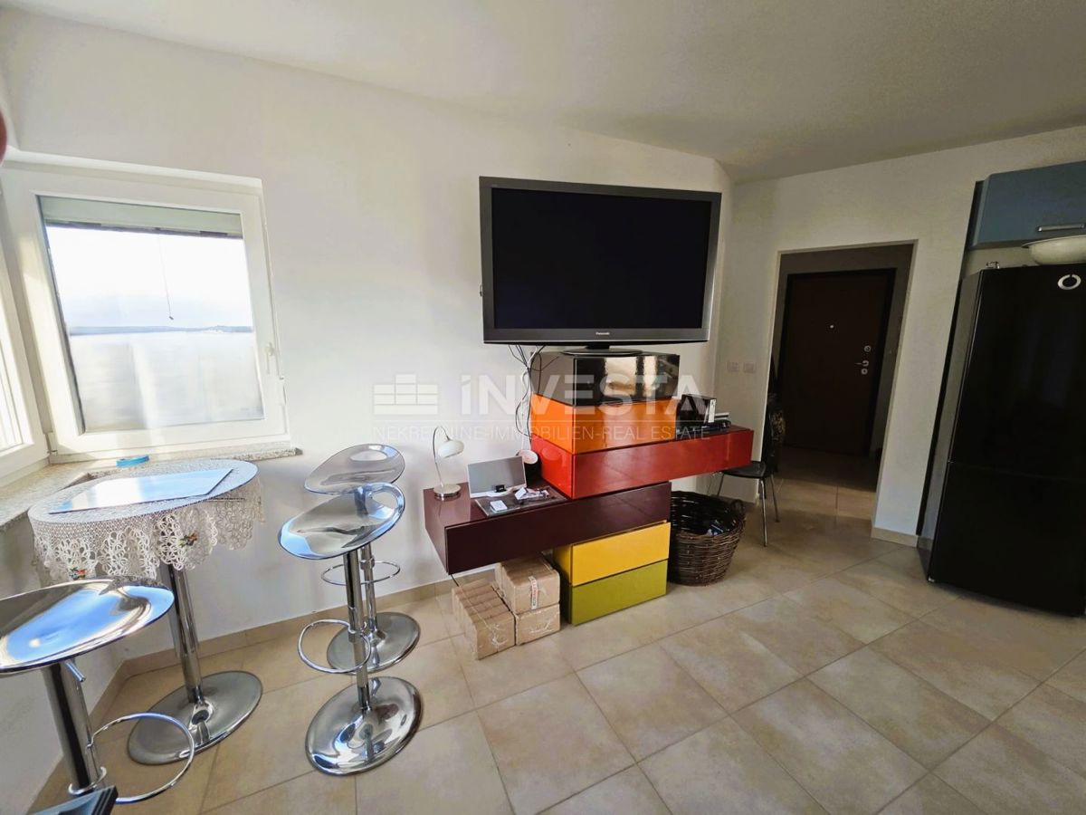 Pola – Stignano, appartamento arredato con due camere da letto, primo piano, vista mare