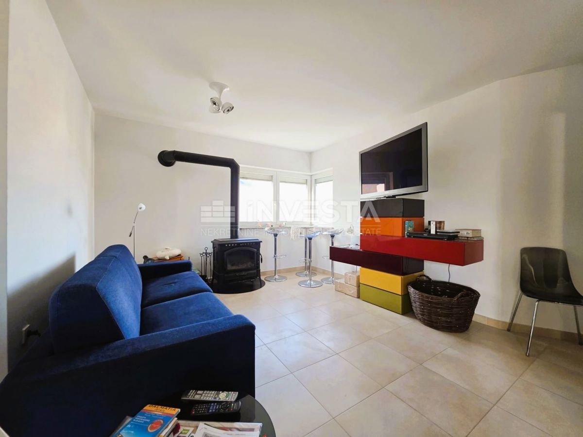 Pola – Stignano, appartamento arredato con due camere da letto, primo piano, vista mare