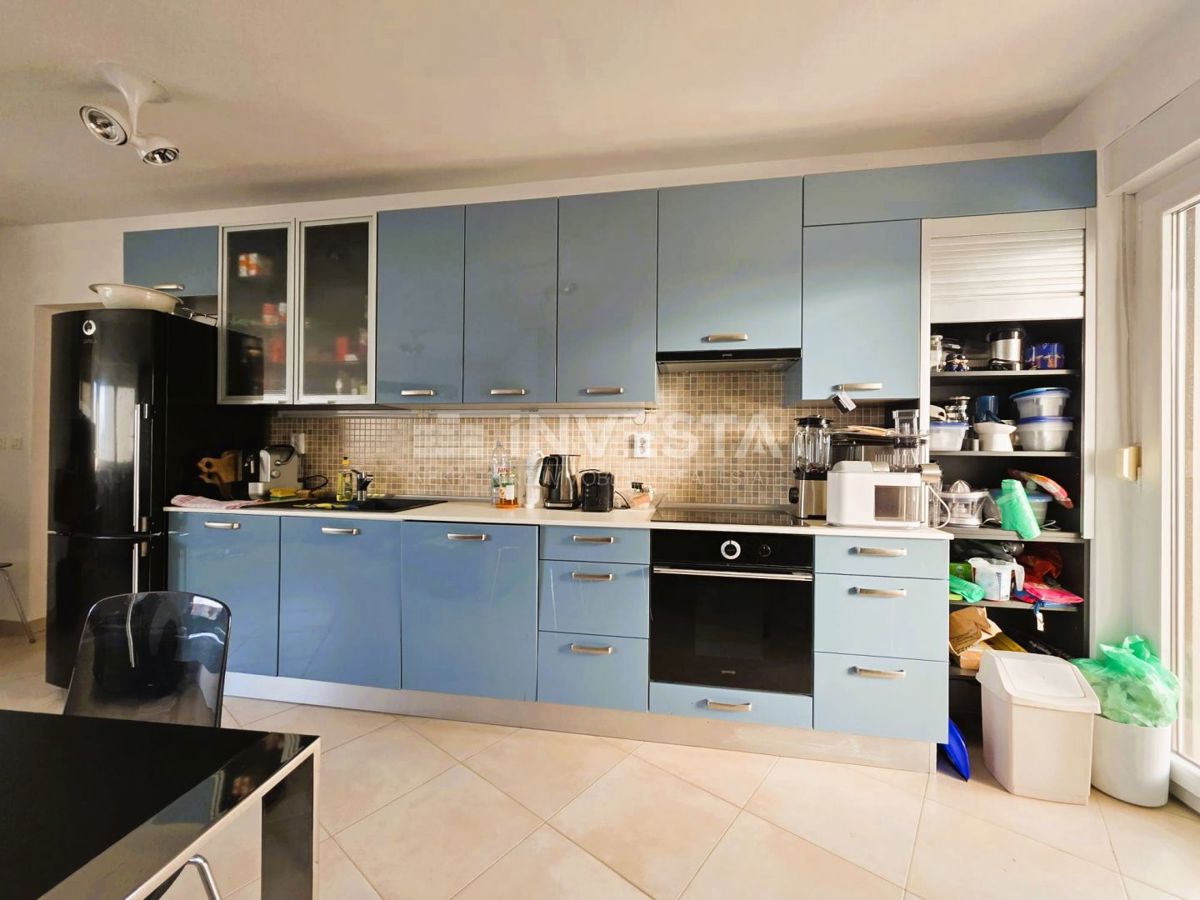 Pola – Stignano, appartamento arredato con due camere da letto, primo piano, vista mare