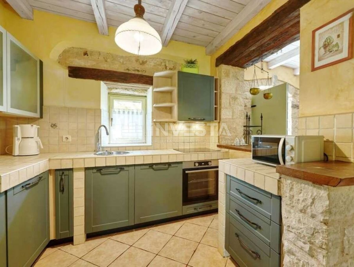 Autentica villa istriana in pietra con due case, piscina e parcheggio – nei dintorni di Dignano