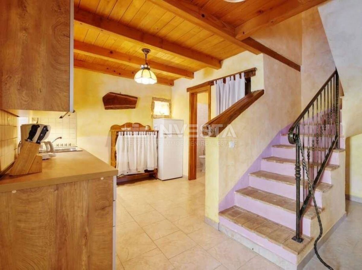 Autentica villa istriana in pietra con due case, piscina e parcheggio – nei dintorni di Dignano