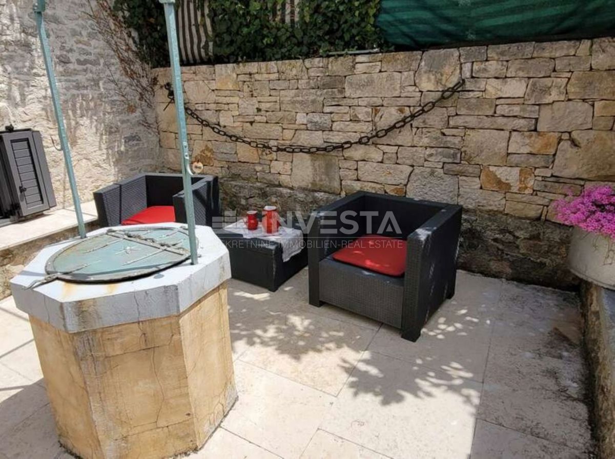 Autentica villa istriana in pietra con due case, piscina e parcheggio – nei dintorni di Dignano